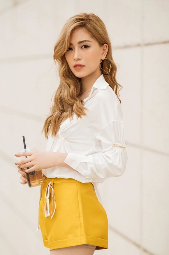 Á hậu Phương Nga tung loạt ảnh mới trẻ trung, năng động mừng tuổi 21-6