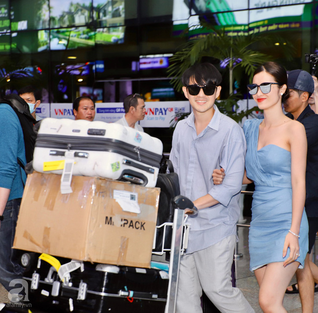 Đông Nhi - Ông Cao Thắng cực thời thượng xuất hiện tại sân bay về TP.HCM, tay trong tay không rời 1 giây-2