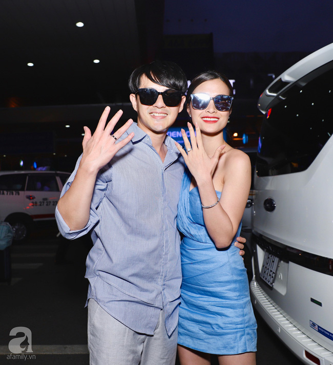 Đông Nhi - Ông Cao Thắng cực thời thượng xuất hiện tại sân bay về TP.HCM, tay trong tay không rời 1 giây-5