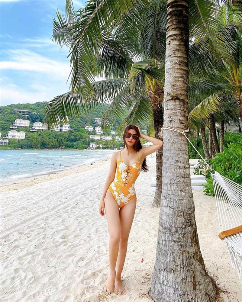 Diễm My 9x ‘thiêu đốt’ bãi biển Phú Quốc với bikini hai mảnh rực rỡ-4