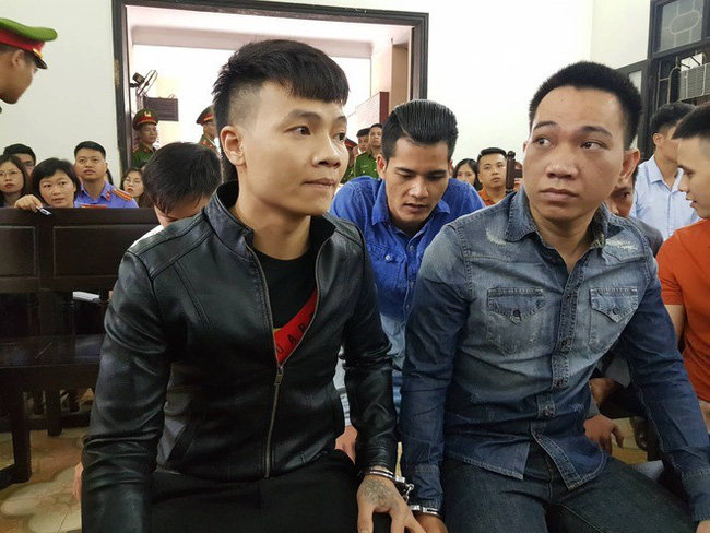 Xét xử Khá Bảnh và đồng bọn: Rất đông người dân hiếu kì đến xem-1