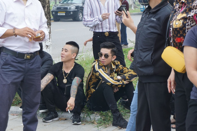 Xét xử Khá Bảnh và đồng bọn: Rất đông người dân hiếu kì đến xem-3