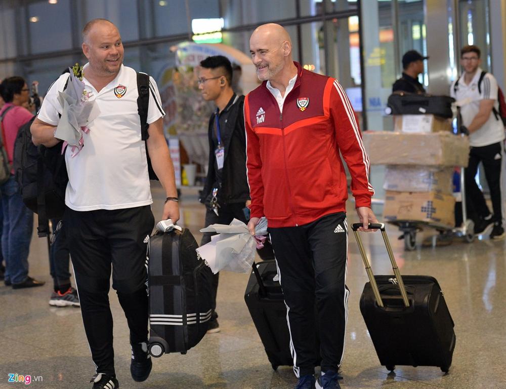 Đội tuyển UAE đi chuyên cơ, tới Việt Nam lúc nửa đêm-1