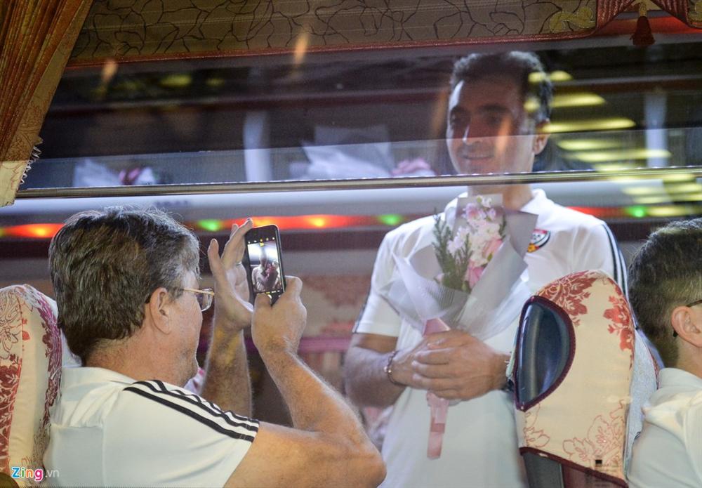 Đội tuyển UAE đi chuyên cơ, tới Việt Nam lúc nửa đêm-6