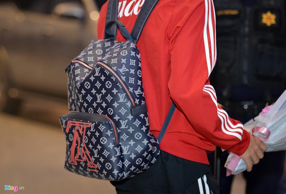 Đội tuyển UAE đi chuyên cơ, tới Việt Nam lúc nửa đêm-8