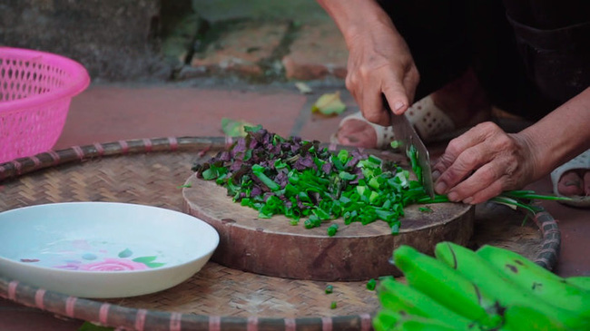 Bà Tân Vlog tuyên bố thay đổi cách làm clip, ai ngờ lại bị dân mạng soi đi sao chép ý tưởng của kênh ẩm thực nổi tiếng khác-4