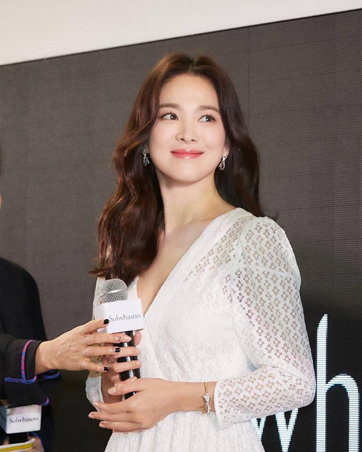 Loạt bí kíp của Song Hye Kyo giúp các quý cô rút được cả tá” chiêu skincare đúng chuẩn-6