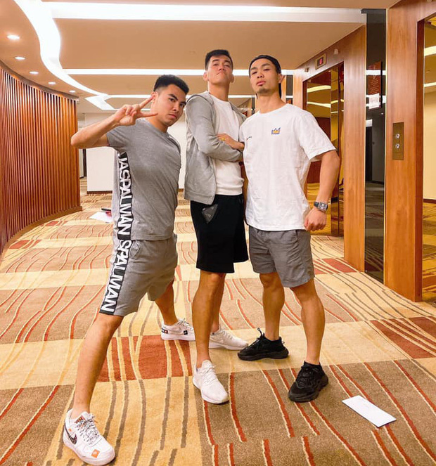 Công Phượng được Huy râu thừa nhận là Phượng Vâu, cùng chụp ảnh chất chơi tại khách sạn-1