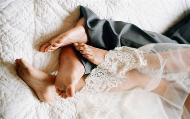 Đêm tân hôn vừa kéo vai áo trái của cô dâu xuống, chú rể liền đứng dậy bật đèn rồi đòi trả hàng về nơi sản xuất, nửa tỷ của hồi môn mẹ vợ trao cũng không thiết-1