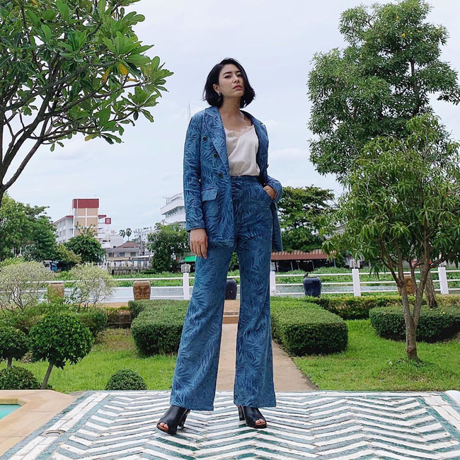 Chiêm ngưỡng những set đồ Đông chất lừ của bà xã dượng Chat, chị em sẽ mong trời lạnh thật nhanh để mặc mốt như cô ấy-12