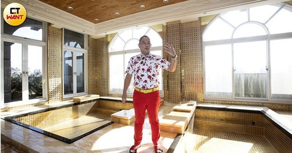 Giám đốc lấy 4 vợ cùng lúc, tự hào làm chuyện ấy 40 lần/tháng không để vợ nào thiệt-3