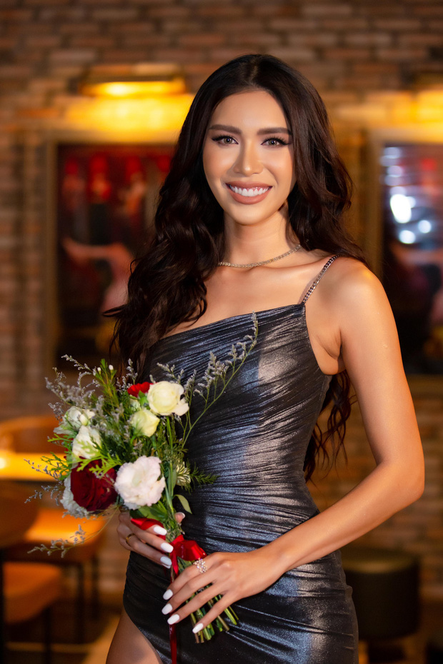 Ảnh chưa photoshop để lộ khuyết điểm của Minh Tú: Body ngấn mỡ, kém nuột nà như mong đợi-3