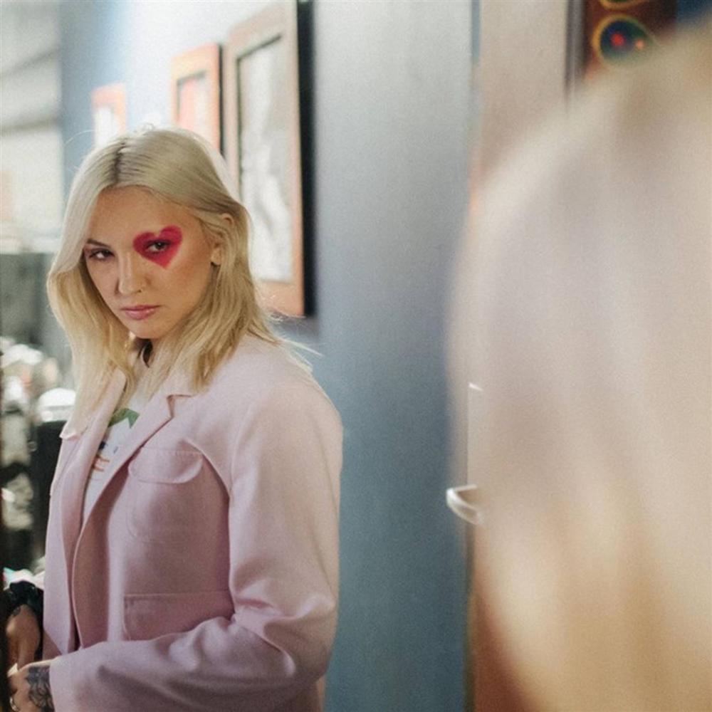 Nữ ca sĩ 9X bị đồn yêu Selena Gomez-10