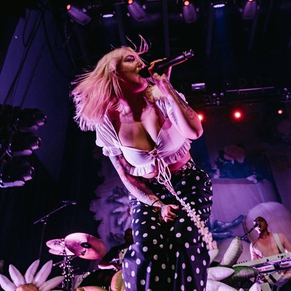 Nữ ca sĩ 9X bị đồn yêu Selena Gomez-5