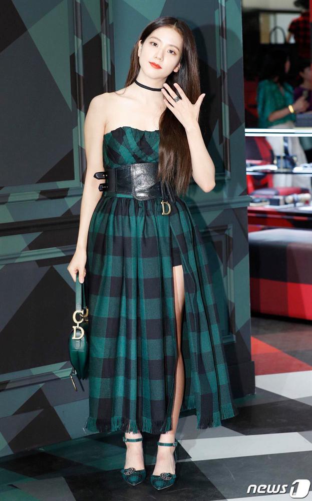 Đông Nhi chứng tỏ đẳng cấp của đại gia ngầm tại Vbiz khi đụng hàng cả dàn sao châu Á-6