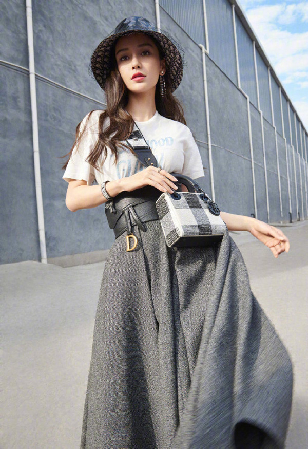 Đông Nhi chứng tỏ đẳng cấp của đại gia ngầm tại Vbiz khi đụng hàng cả dàn sao châu Á-9