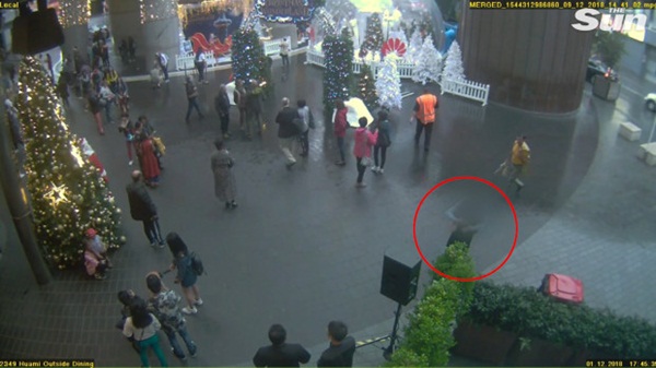 Vụ cô gái trẻ bị bạn trai quen qua mạng giết chết: Tiết lộ đoạn clip nghi phạm bình thản mang vali chứa thi thể nạn nhân đi phi tang-3