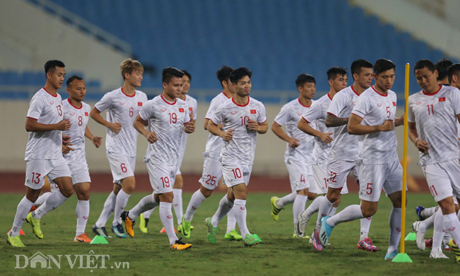 Đội mưa tập luyện trước trận gặp UAE: Công Phượng, Văn Hậu bị soi-1