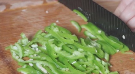 Đổ 3 quả trứng vào hành tây: Món ăn đơn giản nhưng ngon không ngờ-4