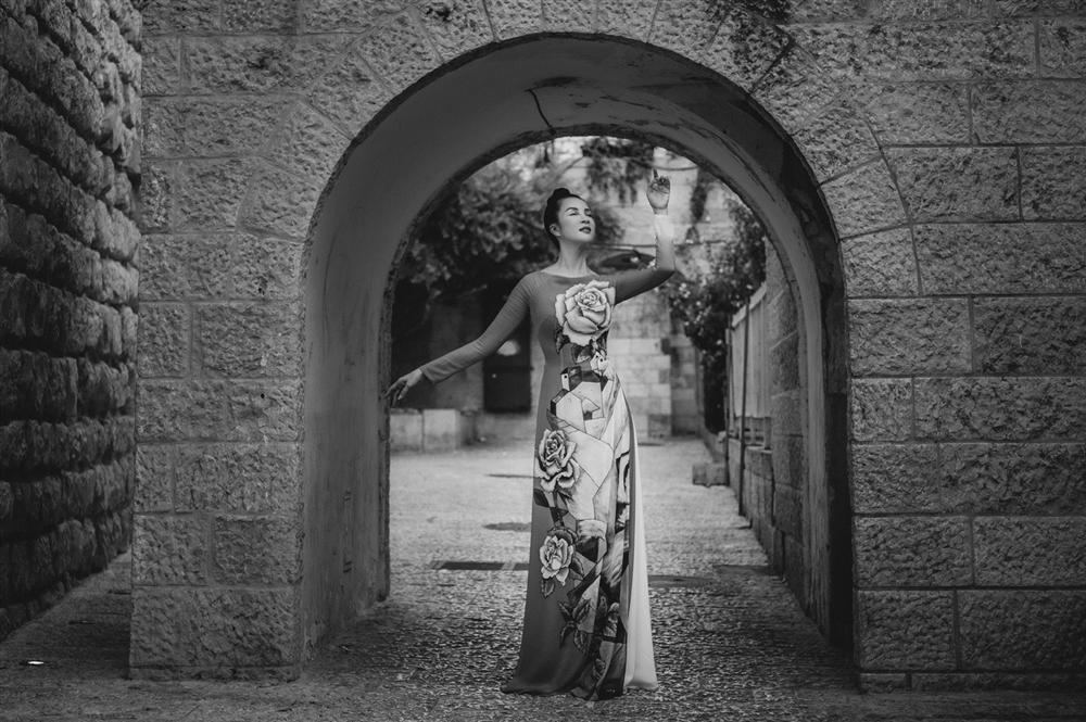 Thanh Mai diện áo dài dạo chơi ở Jerusalem-4