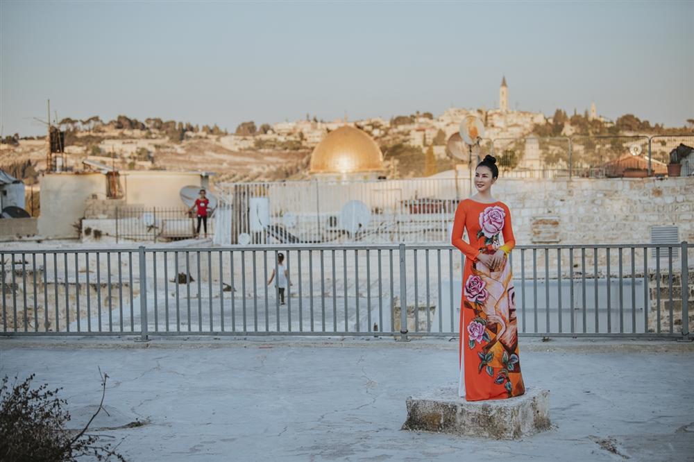 Thanh Mai diện áo dài dạo chơi ở Jerusalem-7