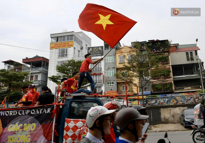 Hàng triệu CĐV vỡ òa trong niềm vui chiến thắng của đội tuyển Việt Nam trước UAE-54