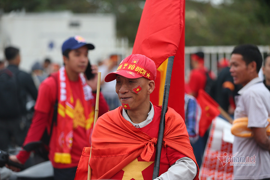 Hàng triệu CĐV vỡ òa trong niềm vui chiến thắng của đội tuyển Việt Nam trước UAE-42