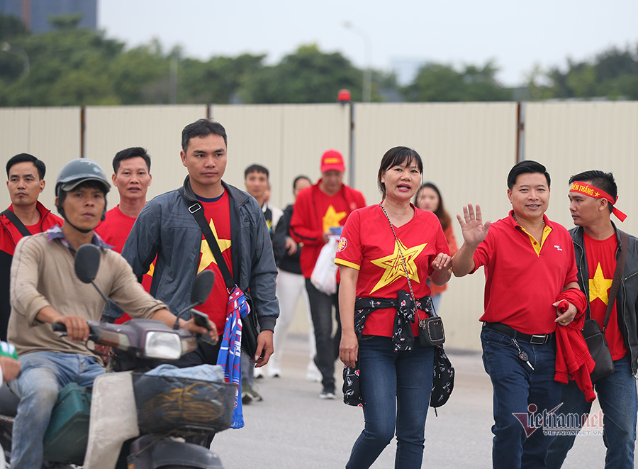 Hàng triệu CĐV vỡ òa trong niềm vui chiến thắng của đội tuyển Việt Nam trước UAE-43