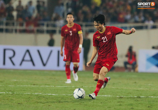 Tuyển thủ Việt Nam tráo số áo đấu UAE: Đó là sự tinh quái của thầy Park-5