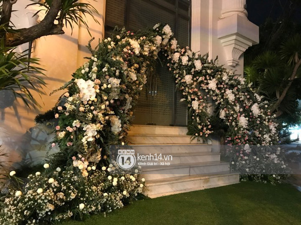 Trước giờ G đám cưới Bảo Thy: Biệt thự siêu to khổng lồ nhà cô dâu đóng kín, đã chuẩn bị hoa trang trí cho ngày hạnh phúc!-1