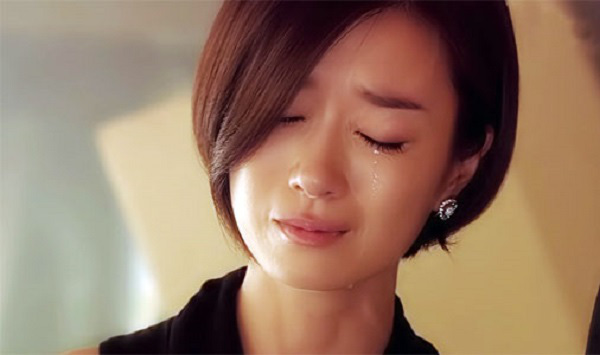 Chị gái hẹn gặp rồi lén lút đưa cho 800k biếu mẹ, tôi bối rối nhưng 1 lần tới thăm nhà mới hiểu ra tất cả-1