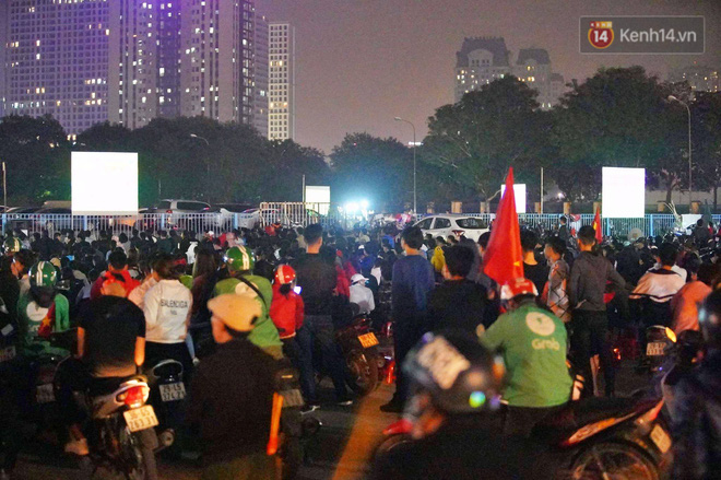 Hàng triệu CĐV vỡ òa trong niềm vui chiến thắng của đội tuyển Việt Nam trước UAE-3
