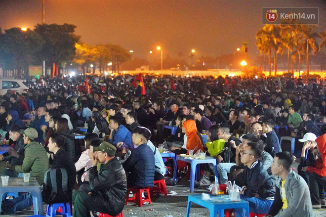 Hàng triệu CĐV vỡ òa trong niềm vui chiến thắng của đội tuyển Việt Nam trước UAE-4