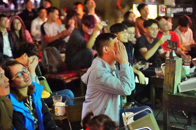 Hàng triệu CĐV vỡ òa trong niềm vui chiến thắng của đội tuyển Việt Nam trước UAE-11