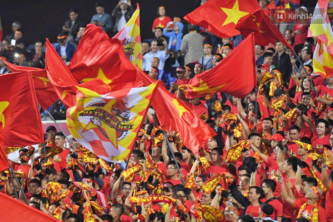 Hàng triệu CĐV vỡ òa trong niềm vui chiến thắng của đội tuyển Việt Nam trước UAE-19