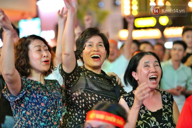 Hàng triệu CĐV vỡ òa trong niềm vui chiến thắng của đội tuyển Việt Nam trước UAE-7