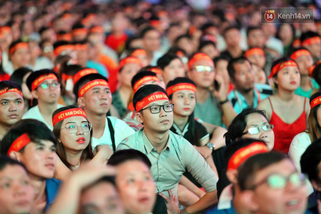 Hàng triệu CĐV vỡ òa trong niềm vui chiến thắng của đội tuyển Việt Nam trước UAE-20