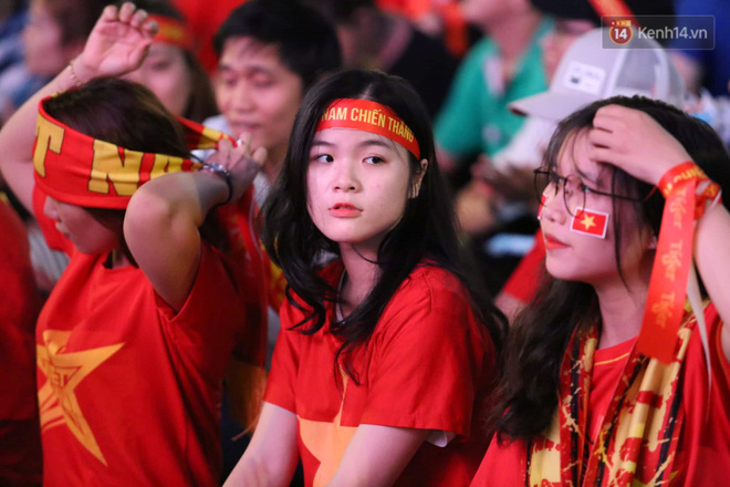 Hàng triệu CĐV vỡ òa trong niềm vui chiến thắng của đội tuyển Việt Nam trước UAE-25