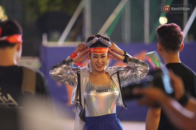 Hàng triệu CĐV vỡ òa trong niềm vui chiến thắng của đội tuyển Việt Nam trước UAE-33