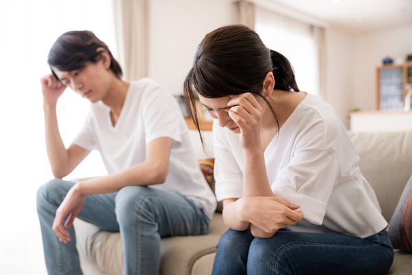 Tôi vừa ra khỏi nhà vệ sinh thì mẹ chồng đã hùng hục chạy vào lục tung thùng rác rồi bỏ đi trong vô vọng, tất cả đều là lỗi của tôi-1