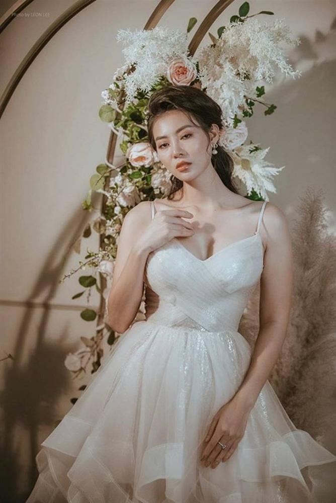 Thanh Hương diện đầm xòe công chúa 2 dây, trưng vòng một căng đầy gợi cảm-1