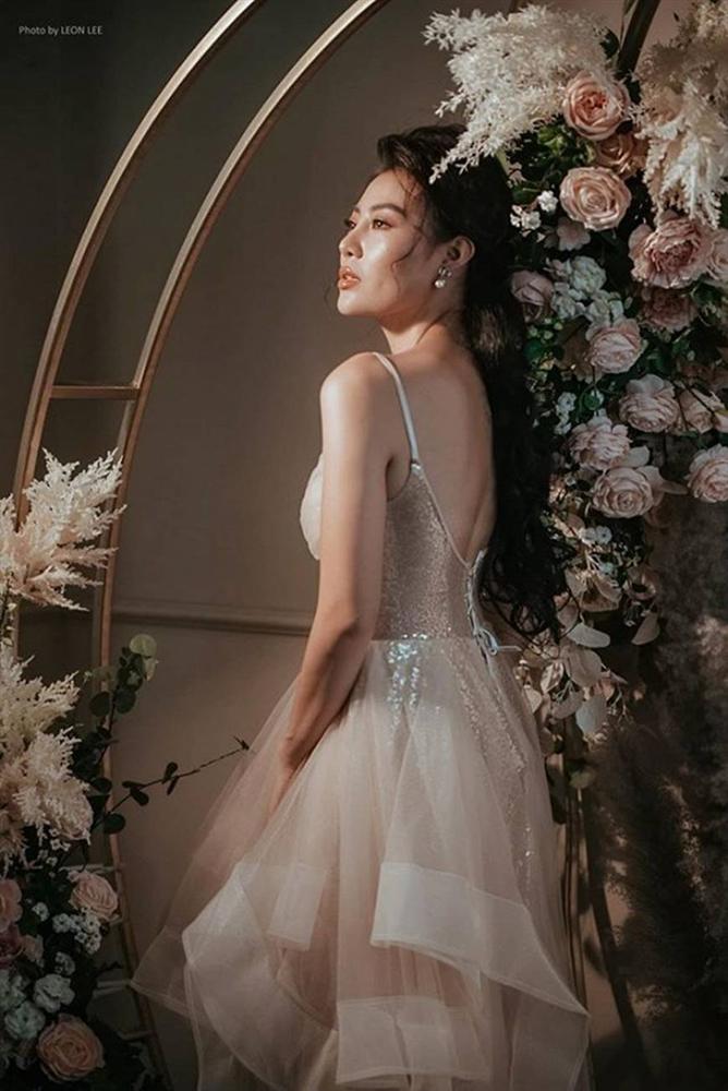 Thanh Hương diện đầm xòe công chúa 2 dây, trưng vòng một căng đầy gợi cảm-2