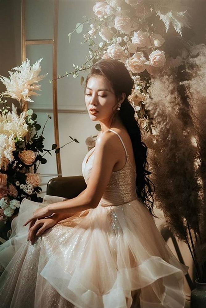 Thanh Hương diện đầm xòe công chúa 2 dây, trưng vòng một căng đầy gợi cảm-9