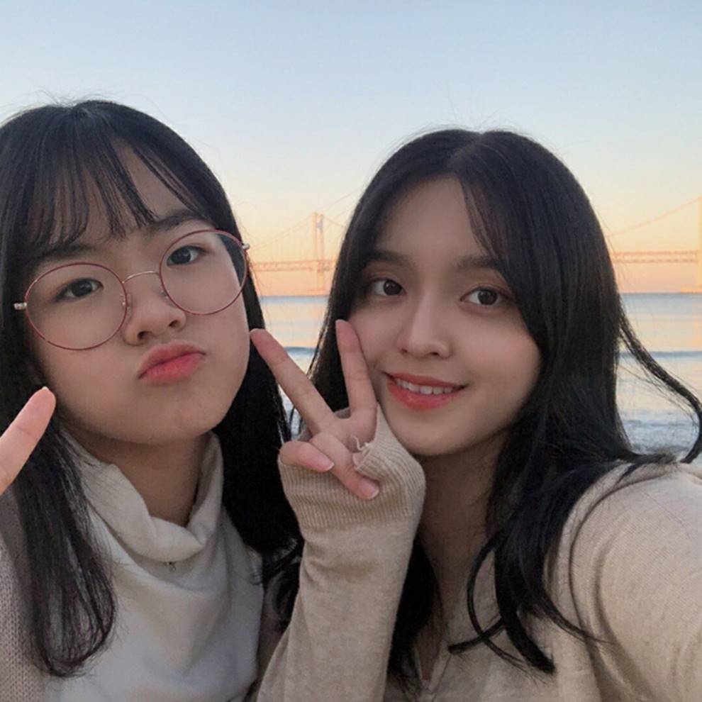 Choáng với cách học sinh Hàn Quốc xả hơi sau thi ĐH: Kẻ đua nhau vứt luôn sách vở ở cổng trường, người vào thẩm mỹ viện đập mặt đổi đời-12