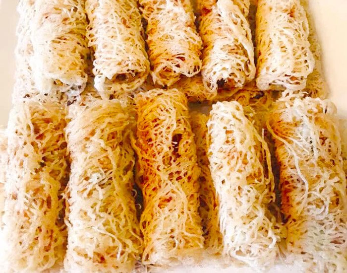 Mẹ đảm trổ tài tự làm bánh tráng rế cuốn chả giò ngon giòn khó cưỡng-1