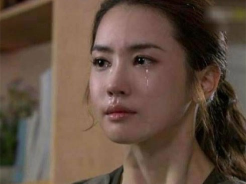 Uất nghẹn khi phát hiện chồng lén lút làm điều tổn thương này với con gái