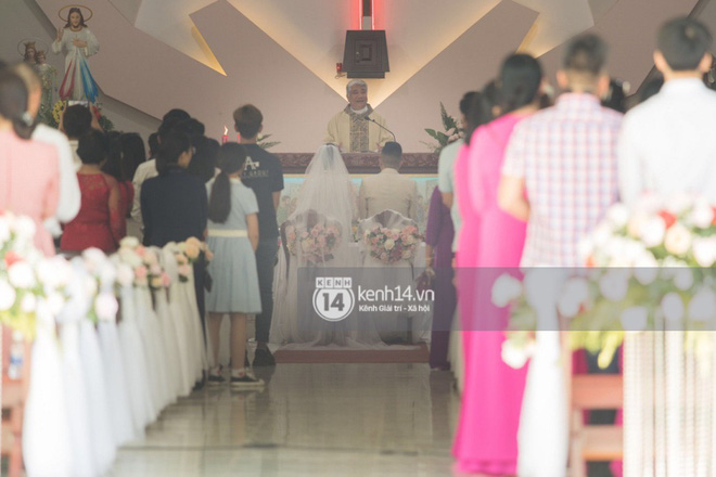 Đám cưới Bảo Thy: Sau lễ tại nhà thờ, bảo vệ căng dù che kín hình ảnh cô dâu về nhà chồng-6