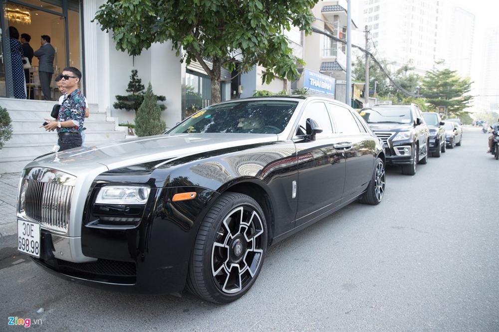 Dàn xe Rolls-Royce, Maybach xuất hiện trong lễ cưới Bảo Thy-3