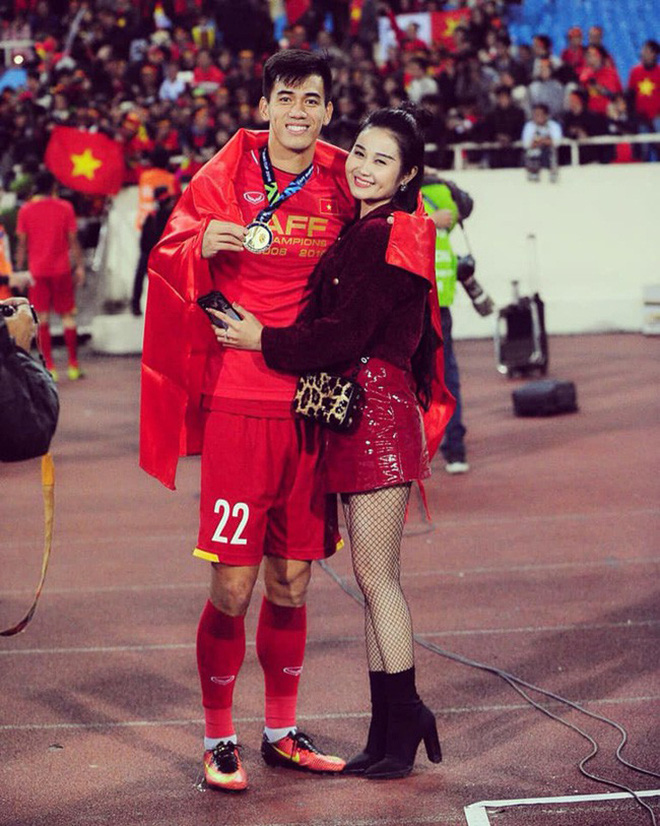 Chân dung người đẹp nóng bỏng, tiền đạo Tiến Linh từng công khai yêu say đắm-1