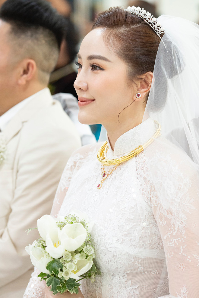 Bảo Thy đeo nhiều vàng, nhẫn kim cương lớn trong ngày trở thành vợ đại gia giàu có-4